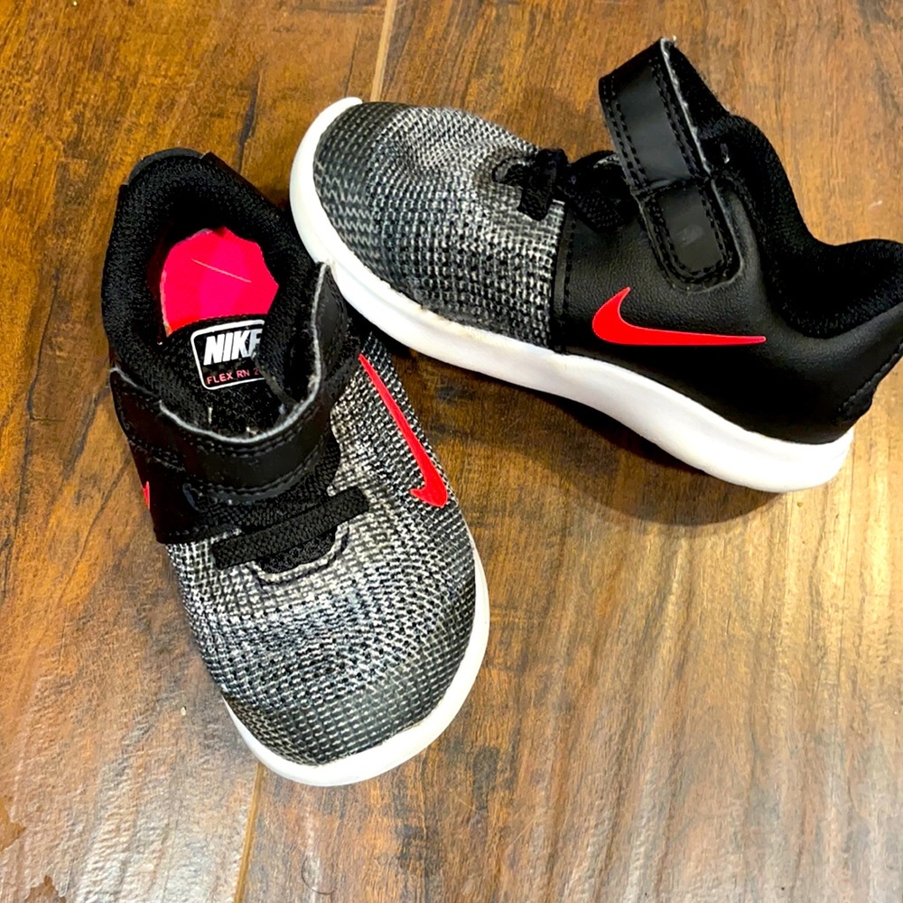 6c toddler Nike tennis shoes